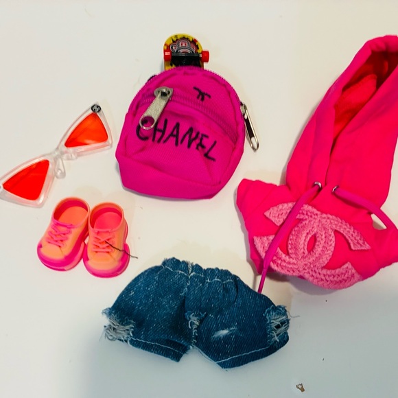 Labubu 17cm doll outfit with backpack glasses and skateboard - Picture 1 of 4